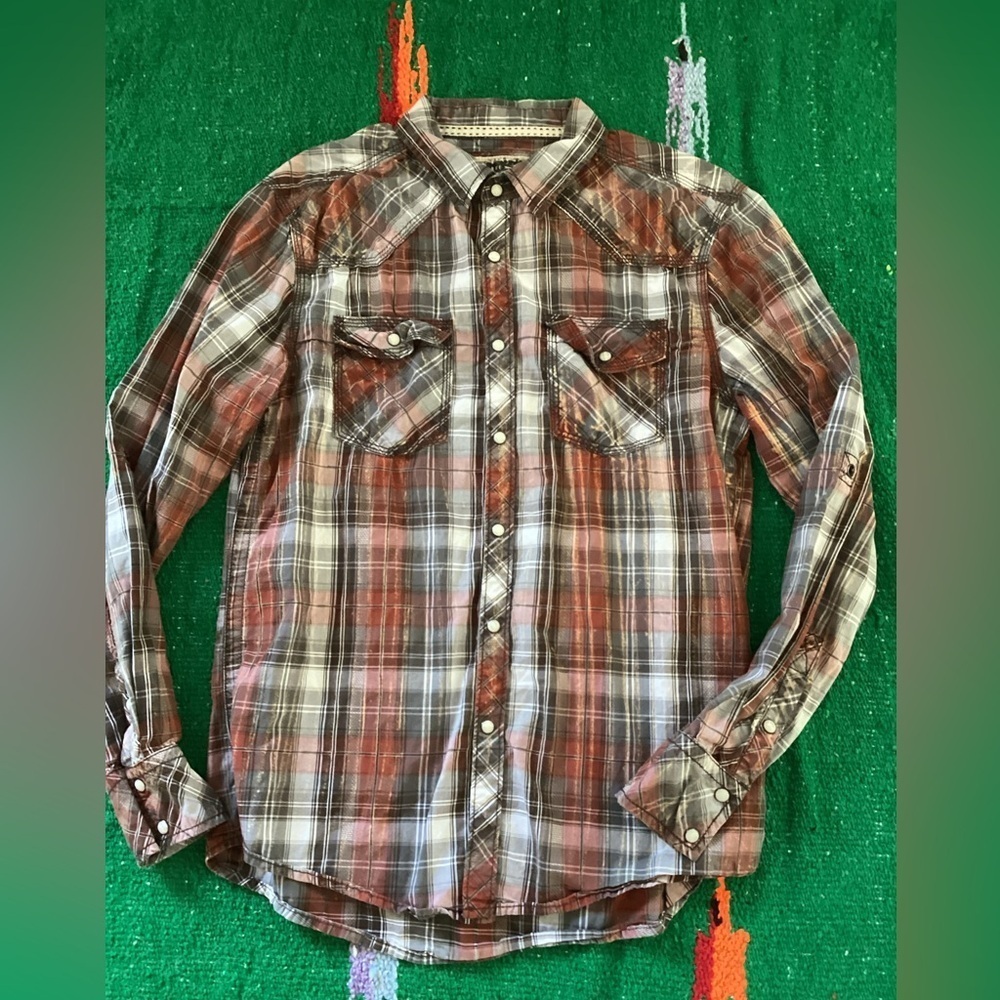 BKE Vintage pearl snap plaid button down SZ M
Pit to pit 19”
Length 26”